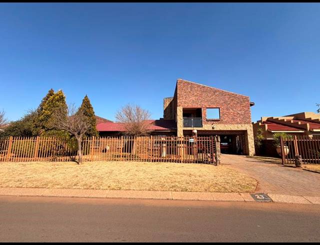 5 BEDROOM HOUSE FOR SALE IN GOLF PARK